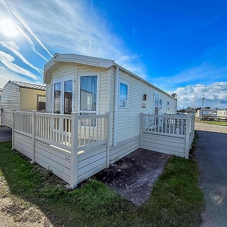 Lovely 6 Berth Caravan At Suffolk Sands Holiday Park Ref 45010Mv Филикстоу Экстерьер фото