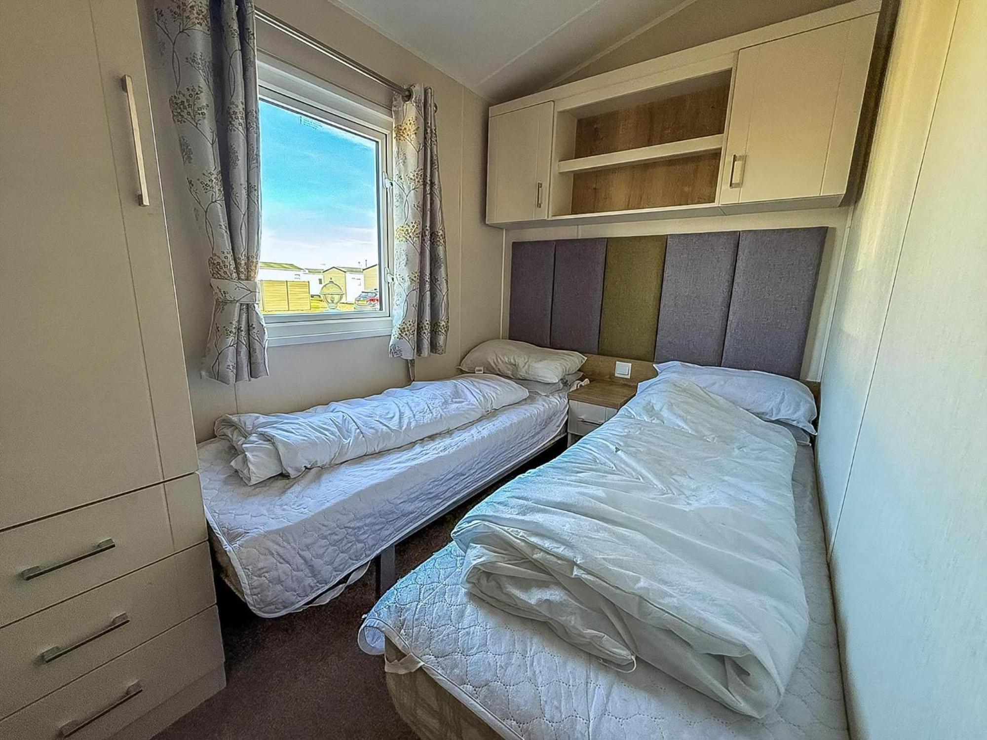 Lovely 6 Berth Caravan At Suffolk Sands Holiday Park Ref 45010Mv Филикстоу Экстерьер фото